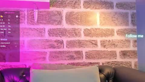 Snapshot of noah_ricci_ chatting on September 9, 1:43 pm    online show from September 9, 1:43 pm