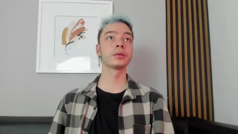 Snapshot of noah_ricci_ chatting on March 10, 12:06 pm    online show from March 10, 12:06 pm