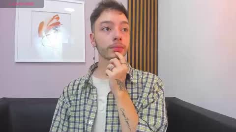 Snapshot of noah_ricci_ chatting on December 3, 12:05 pm    online show from December 3, 12:05 pm