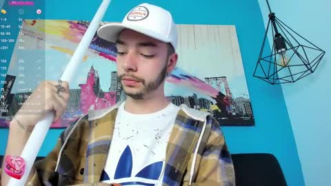 Snapshot of noah_ricci_ chatting on February 6, 12:05 pm    online show from February 6, 12:05 pm