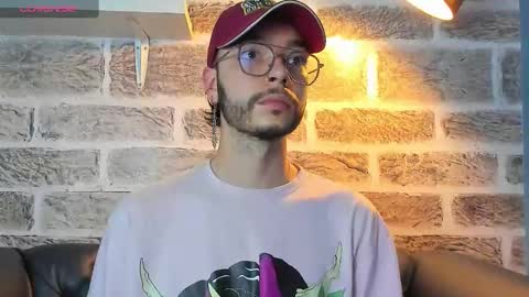 Snapshot of noah_ricci_ chatting on September 13, 12:39 pm    online show from September 13, 12:39 pm