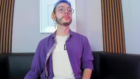 Snapshot of noah_ricci_ chatting on January 25, 11:55 am    online show from January 25, 11:55 am