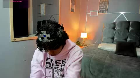 noah_smith04 online show from November 10, 2:11 pm