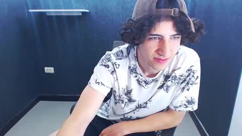 noah_sokolov online show from December 16, 3:08 pm