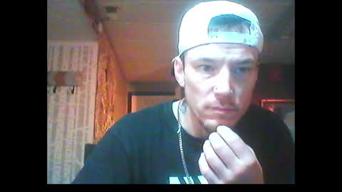 Snapshot of oh_you_know69 chatting on January 2, 9:18 pm who dares  toss me some  tips lets have fun online show from January 2, 9:18 pm