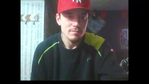 Snapshot of oh_you_know69 chatting on January 11, 1:27 am who dares  toss me some  tips lets have fun online show from January 11, 1:27 am