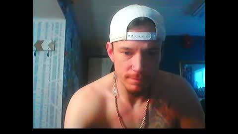 Snapshot of oh_you_know69 chatting on January 6, 9:43 pm who dares  toss me some  tips lets have fun online show from January 6, 9:43 pm