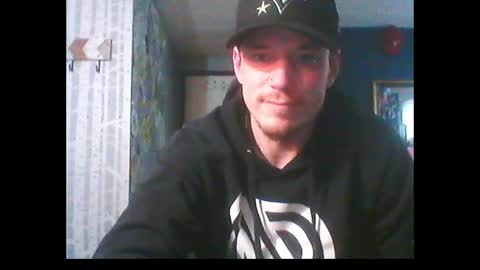 Snapshot of oh_you_know69 chatting on January 13, 7:10 pm who dares  toss me some  tips lets have fun online show from January 13, 7:10 pm