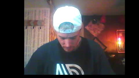 Snapshot of oh_you_know69 chatting on January 2, 2:00 am who dares  toss me some  tips lets have fun online show from January 2, 2:00 am