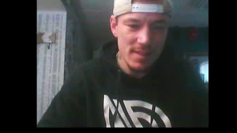 Snapshot of oh_you_know69 chatting on December 23, 11:06 pm who dares  toss me some  tips lets have fun online show from December 23, 11:06 pm