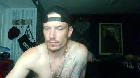 Snapshot of oh_you_know69 chatting on September 10, 9:52 am who dares  toss me some  tips lets have fun online show from September 10, 9:52 am