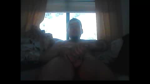 Snapshot of oh_you_know69 chatting on February 11, 9:46 pm who dares  toss me some  tips lets have fun online show from February 11, 9:46 pm