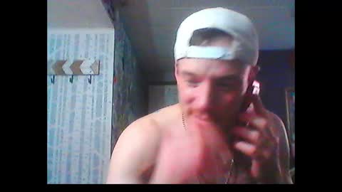 Snapshot of oh_you_know69 chatting on January 8, 7:56 pm who dares  toss me some  tips lets have fun online show from January 8, 7:56 pm
