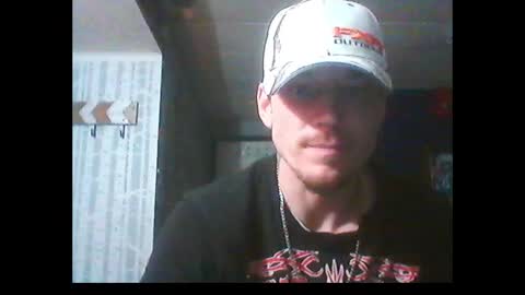 Snapshot of oh_you_know69 chatting on January 13, 9:08 am who dares  toss me some  tips lets have fun online show from January 13, 9:08 am