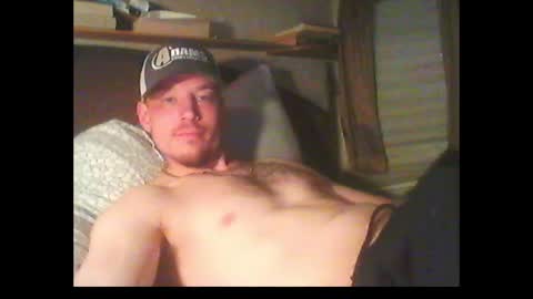 Snapshot of oh_you_know69 chatting on February 14, 3:11 am who dares  toss me some  tips lets have fun online show from February 14, 3:11 am
