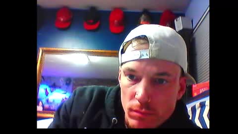 Snapshot of oh_you_know69 chatting on December 3, 8:47 am who dares  toss me some  tips lets have fun online show from December 3, 8:47 am