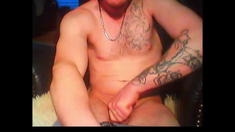 Snapshot of oh_you_know69 chatting on February 25, 3:16 pm who dares  toss me some  tips lets have fun online show from February 25, 3:16 pm