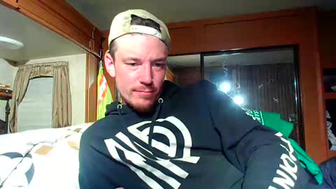Snapshot of oh_you_know69 chatting on March 9, 3:55 am who dares  toss me some  tips lets have fun online show from March 9, 3:55 am