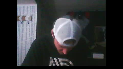 Snapshot of oh_you_know69 chatting on February 7, 5:31 am who dares  toss me some  tips lets have fun online show from February 7, 5:31 am