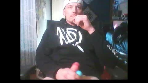 Snapshot of oh_you_know69 chatting on January 7, 7:54 am who dares  toss me some  tips lets have fun online show from January 7, 7:54 am