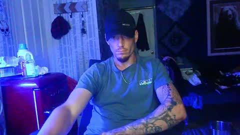 Snapshot of oh_you_know69 chatting on October 8, 9:46 am who dares  toss me some  tips lets have fun online show from October 8, 9:46 am