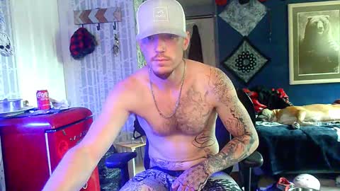 Snapshot of oh_you_know69 chatting on October 11, 6:34 pm who dares  toss me some  tips lets have fun online show from October 11, 6:34 pm