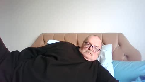 old_fkr online show from March 5, 10:44 am