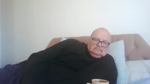 Snapshot of old_fkrr_ chatting on October 25, 9:33 am old_fkrr_ online show from October 25, 9:33 am