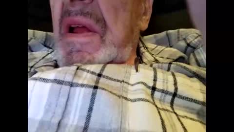 Snapshot of oldaddy2 chatting on October 29, 4:37 am oldaddy2 online show from October 29, 4:37 am