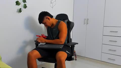 Oliver bray online show from December 14, 11:01 pm