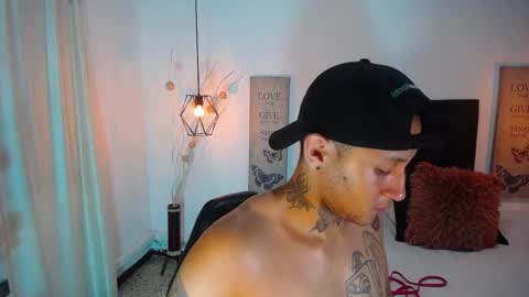 Snapshot of oliver_daviss chatting on October 5, 6:06 am Oliver  online show from October 5, 6:06 am