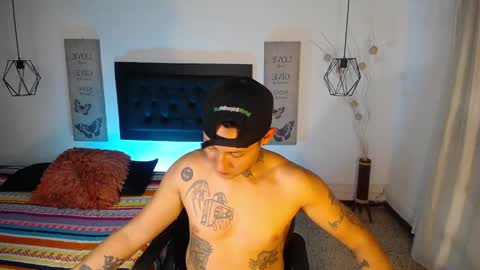 Snapshot of oliver_daviss chatting on October 16, 4:31 am Oliver  online show from October 16, 4:31 am