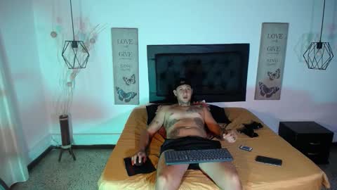 Snapshot of oliver_daviss chatting on October 4, 5:56 am Oliver  online show from October 4, 5:56 am