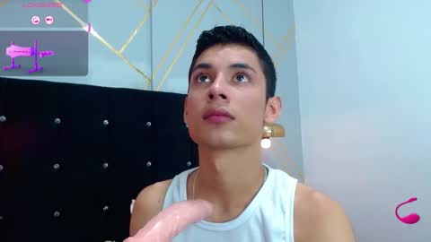 Snapshot of oliver_king_sex chatting on February 5, 7:31 pm Oliver  Smith online show from February 5, 7:31 pm
