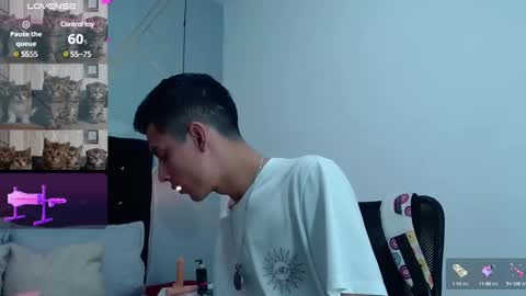 Snapshot of oliver_king_sex chatting on January 17, 4:59 pm Oliver  Smith online show from January 17, 4:59 pm