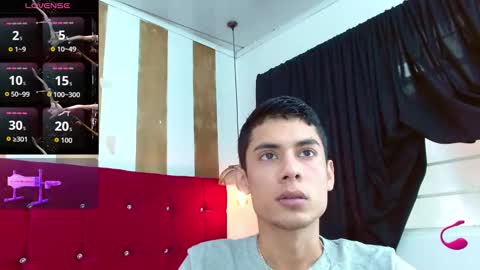 Snapshot of oliver_king_sex chatting on October 25, 4:52 pm Oliver  Smith online show from October 25, 4:52 pm