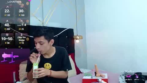 Snapshot of oliver_king_sex chatting on January 4, 4:54 pm Oliver  Smith online show from January 4, 4:54 pm