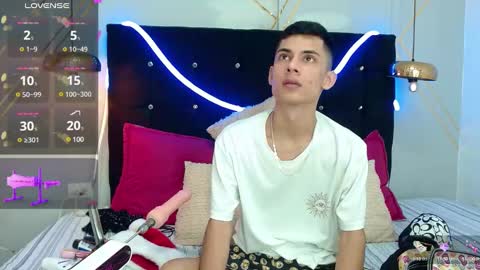Snapshot of oliver_king_sex chatting on December 12, 5:26 pm Oliver  Smith online show from December 12, 5:26 pm