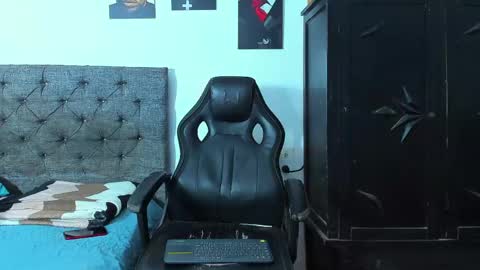 oliver_smith_2 online show from April 23, 7:38 pm