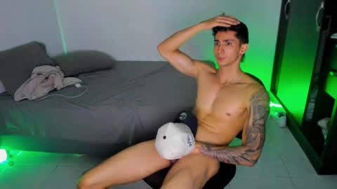 Oliver bennet online show from February 19, 4:55 am