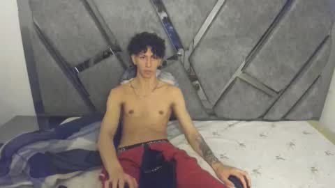 Snapshot of oliverthompson_01 chatting on October 2, 6:28 am oliverthompson_01 online show from October 2, 6:28 am