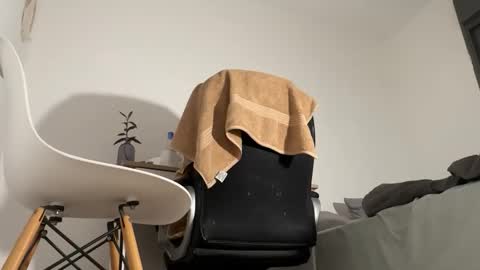 or online show from February 5, 9:25 am