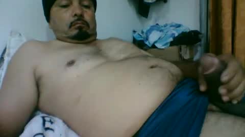 oscarjhe3512 online show from May 23, 1:44 am
