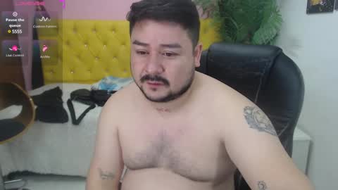 Snapshot of oso_gael chatting on March 5, 5:39 pm Bear Gael online show from March 5, 5:39 pm