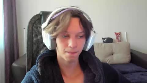 Snapshot of ostin_meoww chatting on October 25, 10:39 am Ostin online show from October 25, 10:39 am