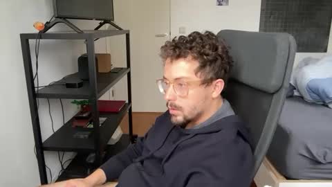 Snapshot of ovidius96 chatting on September 18, 12:18 pm ovidius96 online show from September 18, 12:18 pm