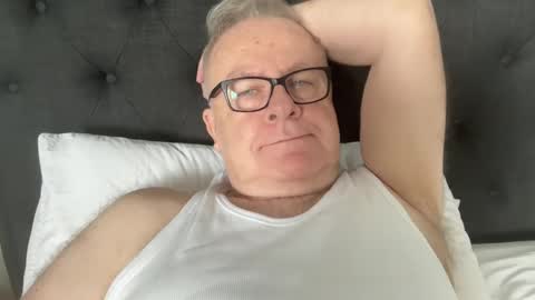 ozhairybearxxxx online show from March 2, 12:31 am