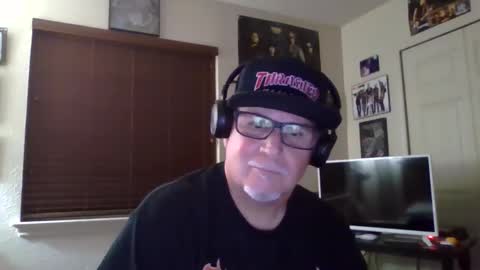 Snapshot of panos678442 chatting on October 27, 5:43 am panos online show from October 27, 5:43 am