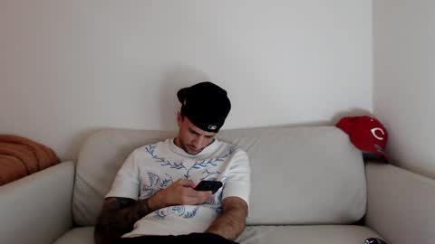 Snapshot of papijakey chatting on December 12, 10:52 pm  -- New Videos Down Below online show from December 12, 10:52 pm