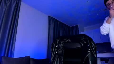 Paris online show from February 19, 11:14 pm